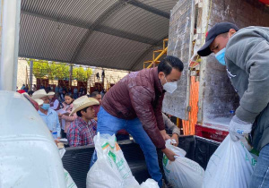 Alcalde de Libres entrega fertilizante a 300 productores
