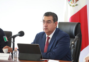 Servicio de salud de Puebla, por arriba de la media nacional: Sergio Salomón