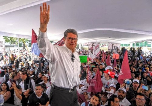 Expresa Ricardo Monreal respaldo absoluto a la política educativa del Ejecutivo Federal