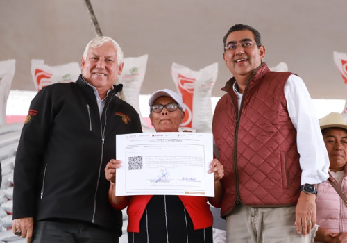 En Tepeaca, gobiernos federal y de Puebla inician programa de entrega de fertilizante