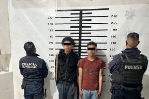 Detiene policía de Texmelucan a dos sujetos por presunta posesión de sustancias ilícitas