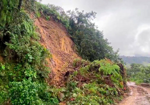 Ocasionan lluvias encharcamientos y deslizamientos en el estado: Segob