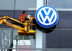 Rechazan trabajadores de la VW alza salarial de 11%