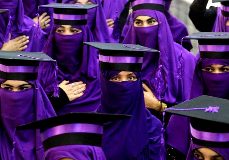 Afganas en graduación 