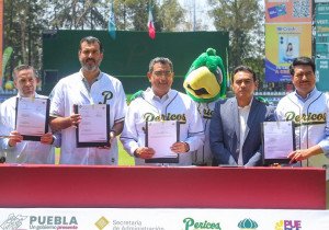 Encabeza Sergio Salomón entrega de concesión por 15 años del Parque de Béisbol Hermanos Serdán