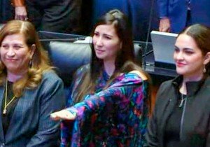 Yeidckol Polevnsky retoma su escaño en el Senado tras breve suplencia de Denisse Ortiz