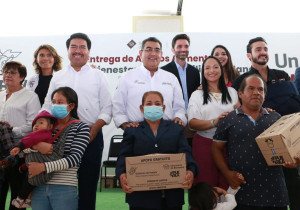 Entrega Sergio Salomón producto lácteo en beneficio de 16 mil familias de la capital