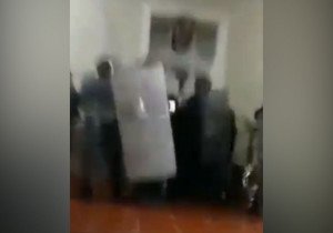 Rescata policía a Cabildo retenido por pobladores en Tepeyahualco