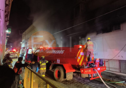 Incendio en tienda de telas obliga a evacuación de personas en Atlixco