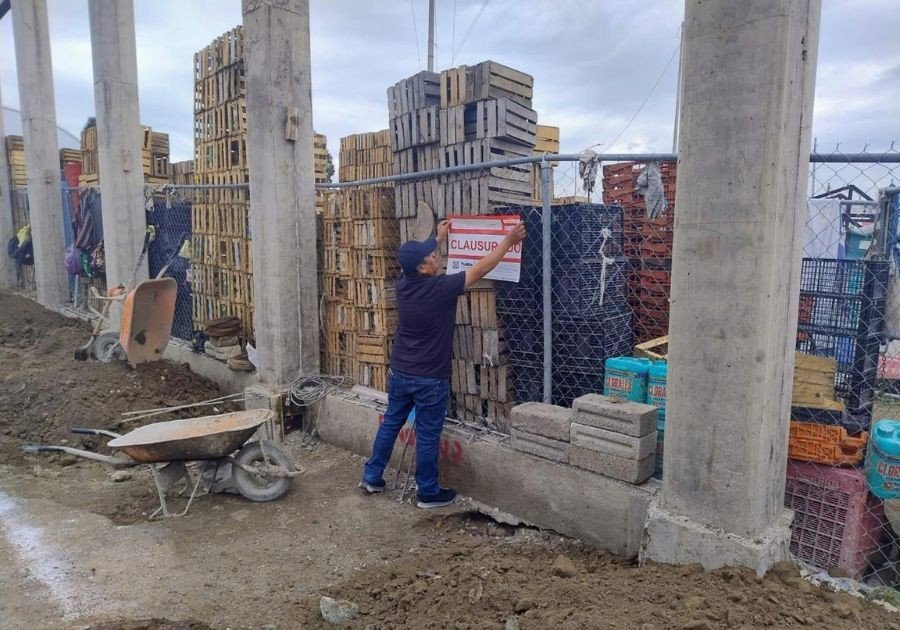 Clausura Ayuntamiento de Puebla obra irregular en Central de Abasto