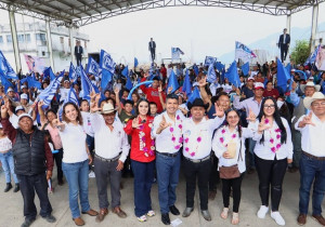 Eduardo Rivera se compromete a brindar mejores caminos a Quimixtlán