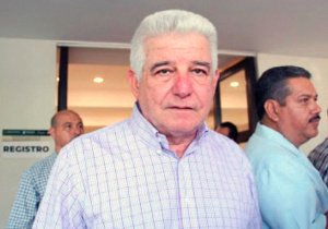 Renuncia hermano de AMLO; va por gobernatura de Tabasco