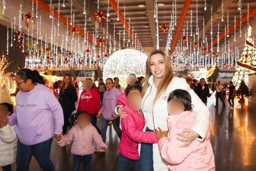 Menores de casas de asistencia SEDIF conviven con alegría en festival navideño “Por Amor a Puebla”