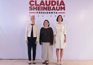 Claudia Sheinbaum presenta a Emilia Esther Calleja Alor como la primera mujer directora de la CFE