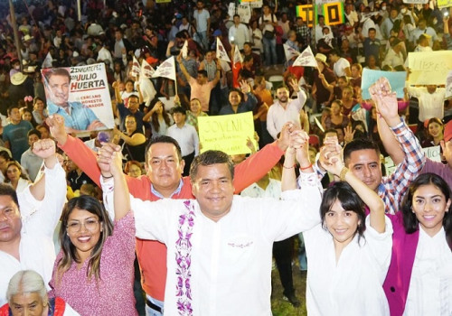 Julio Huerta se reúne con más de 25 mil simpatizantes de la región de Ajalpan