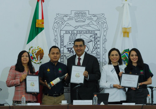 Promueve gobierno de Puebla la calidad del mezcal en concurso internacional