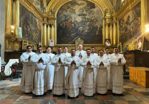 Ordena Víctor Sánchez a 12 nuevos sacerdotes para Puebla