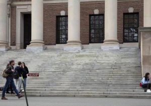 Nuevo revés a Trump, universitarios extranjeros se quedan en EU