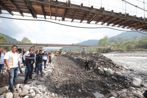 Con módulos de maquinaria, gobierno estatal previene inundaciones en sierra norte