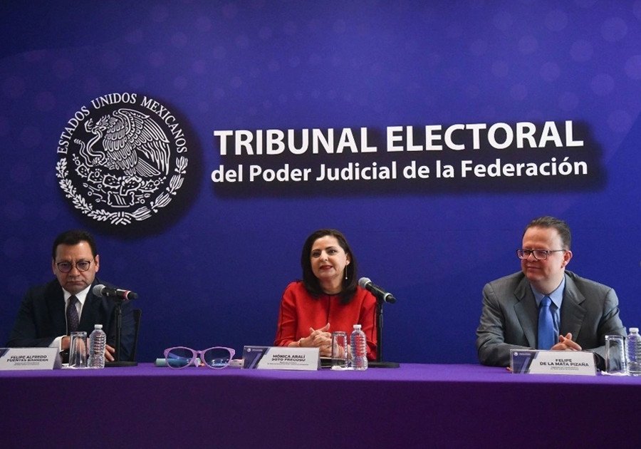 TEPJF revoca sentencia contra López Obrador por presuntos delitos electorales