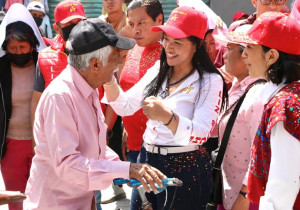 Fortalece Liz Sánchez compromiso con comerciantes y tianguistas durante su visita a San Martín Texmelucan