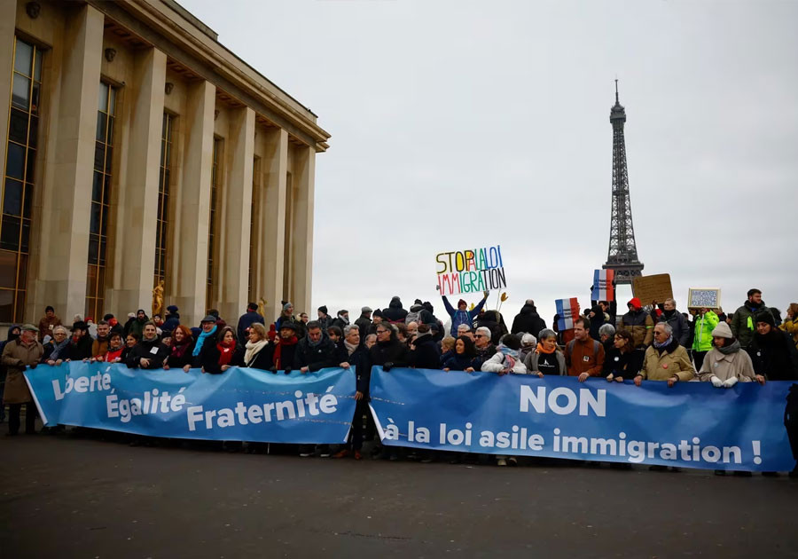 Francia: Opositores a la ley de inmigración manifiestan su rechazo