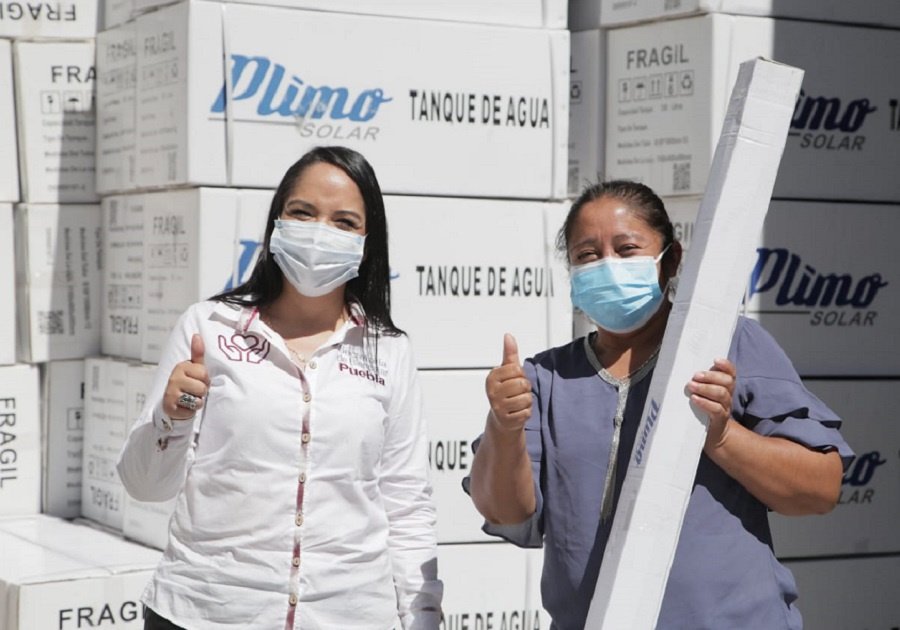 Bienestar entrega calentadores solares