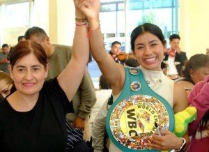 Gaby “La Bonita” Sánchez y Celina Peña convivieron con familias poblanas.