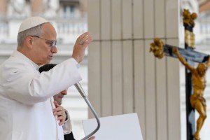 Papa León XIV dialoga con Israel y Ucrania en tensiones globales actuales