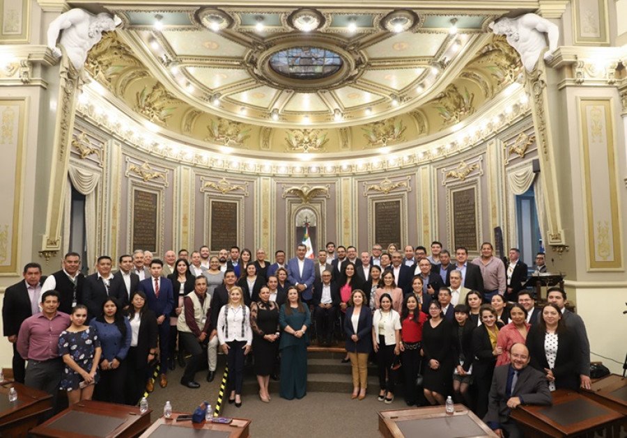 Asiste Sergio Salomón a presentación de nueva plataforma del Congreso local