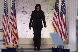Kamala Harris acusa a Trump de arrastrar a Estados Unidos a guerra de cambio de régimen en Irán