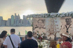 Poblanos recuerdan a cadetes navales caídos en NYC hace un año