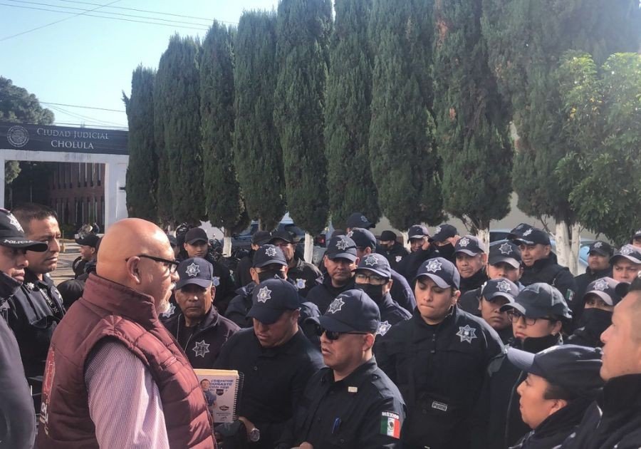 Atiende ayuntamiento a policías inconformes de San Pedro Cholula