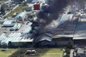 Accidente de avioneta en zona industrial de Toluca deja 10 muertos