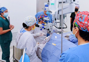 Realizan primer trasplante de córnea en nueva Unidad Oftalmológica de Cholula