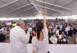 Claudia Sheinbaum es arropada por más de 12 mil sinaloenses