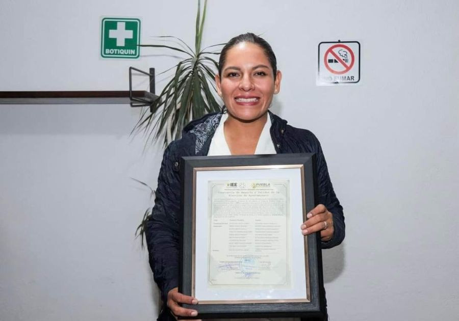 Recibe Lupita Cuautle constancia como alcaldesa electa de San Andrés Cholula
