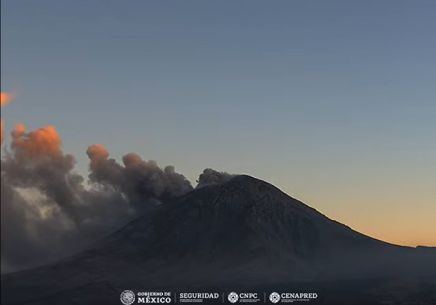 Popocatépetl presentó emisiones de material incandescente durante la madrugada