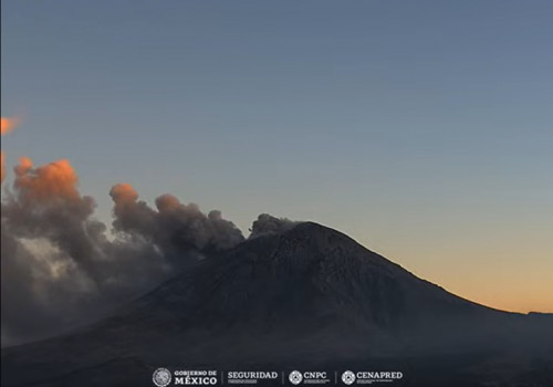 Popocatépetl presentó emisiones de material incandescente durante la madrugada