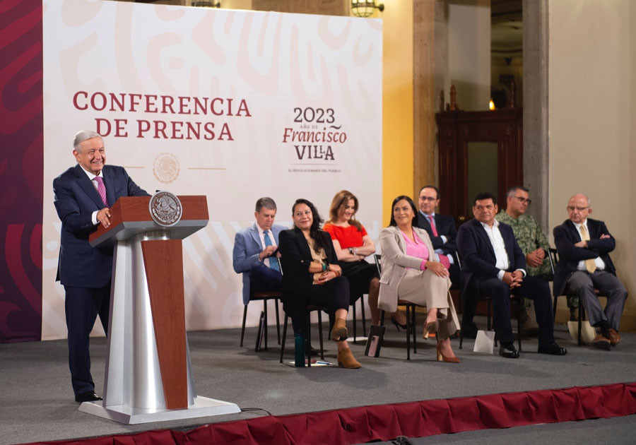 Reconoce López Obrador que ya recibe su pensión de adulto mayor