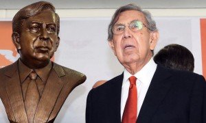 Cuauhtémoc Cárdenas asume Presidencia de la nueva Comisión Consultiva del Petróleo en Pemex