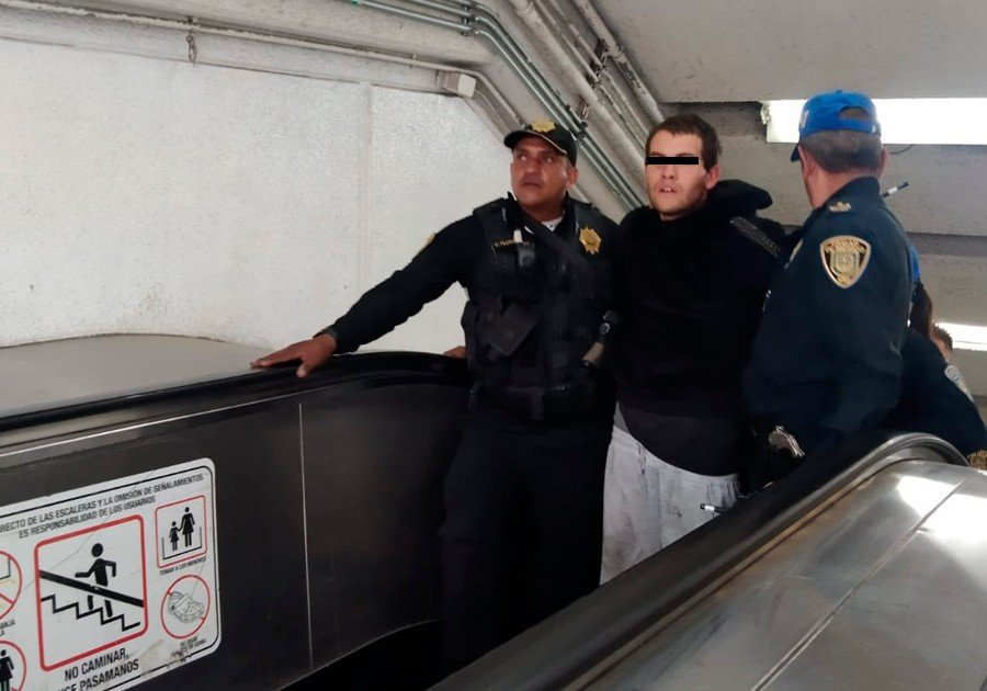 ¡Vaya, vaya!.. Hombre agrede con arma blanca a cuatro personas en estación Tacubaya