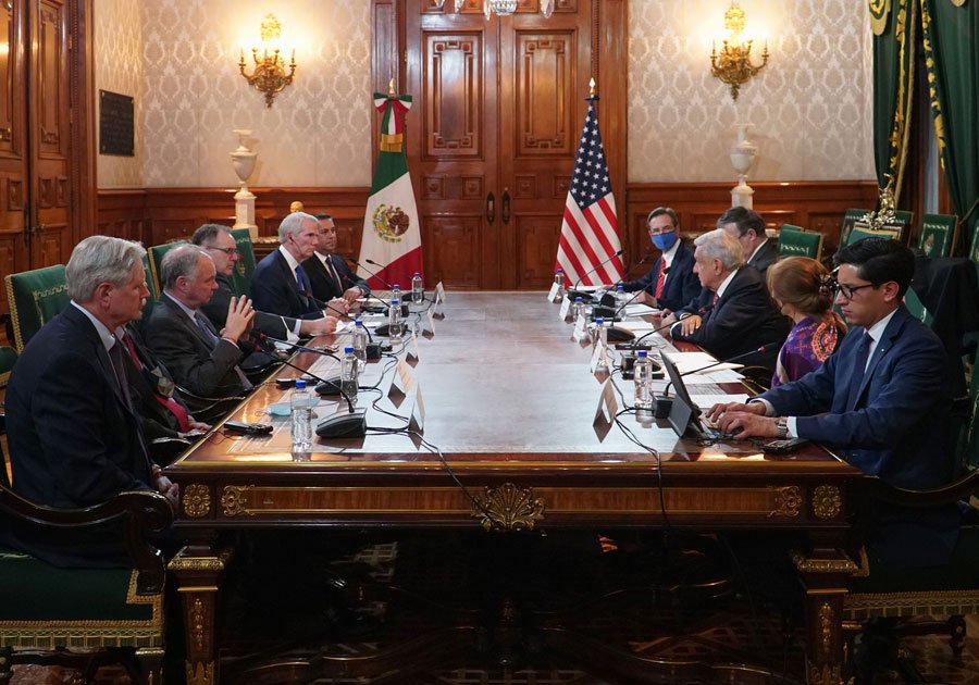 Recibe AMLO delegación bipartidista de senadores de EU