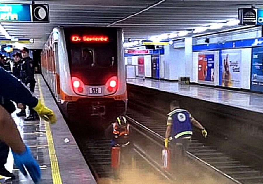 Graban el momento exacto en que Luis arroja a Cecilia a las vías del Metro