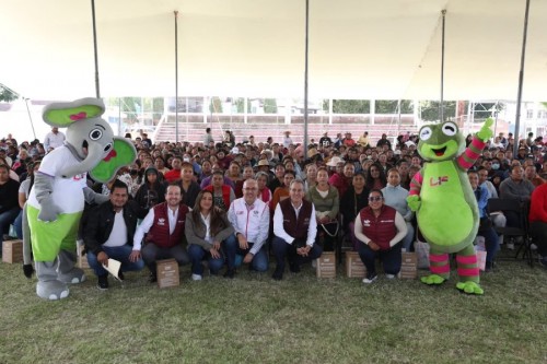 Pepe Chedraui entrega más de 4 mil despensas a familias de San Baltazar Tetela
