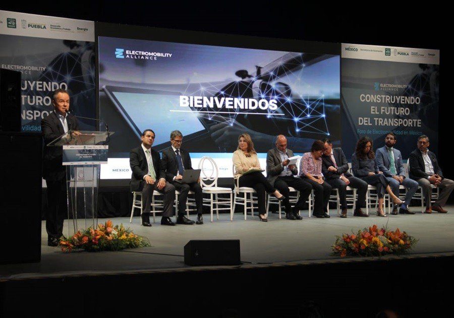 Revisan el futuro de la electromovilidad en el transporte de Puebla