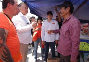Fernando Morales y la ola naranja presentes en los mercados de Puebla