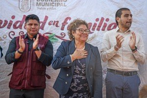 Concluyen Omar Muñoz y Tere Alfaro entrega de chamarras a adultos mayores en Cuautlancingo