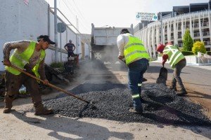 Verifica Pepe Chedraui trabajos de bacheo para mejorar la movilidad en la capital