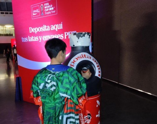 Recibe Gobierno de Pepe Chedraui donación de latas tras paso del FIFA World Cup Trophy Tour 2026 en Puebla